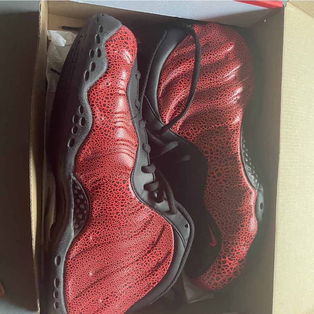 NIKE AIR FOAMPOSITE ONE CRACK LAVA RED/BLACK